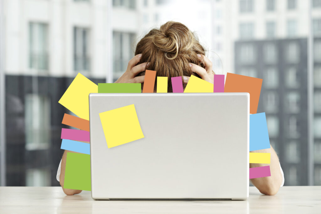 Räumliche Belastung im Büro – Lärm und Störungen